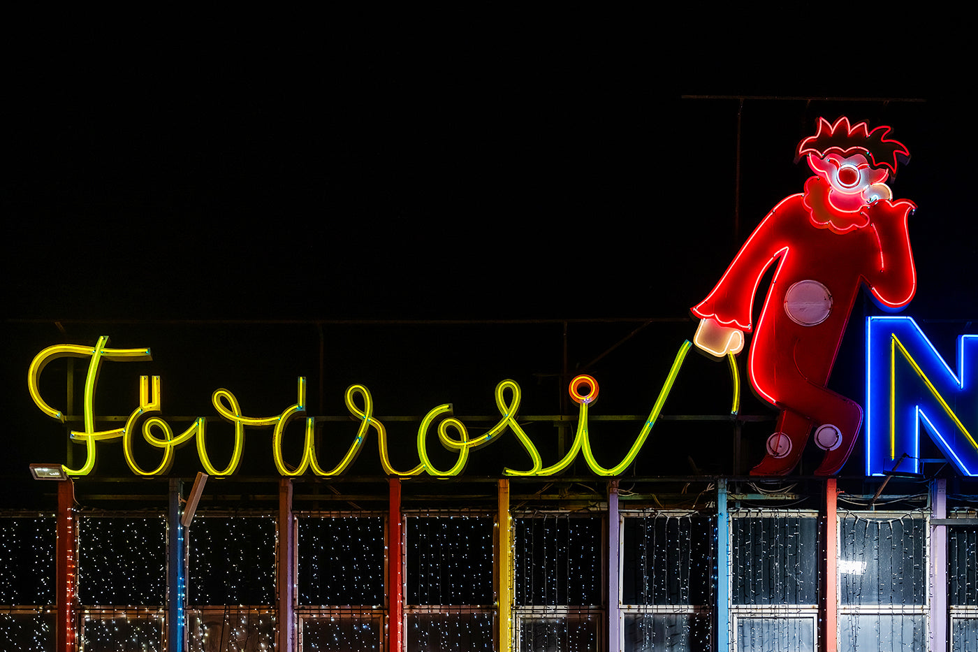 Neon sign for the Budapest Grand Circus #6664