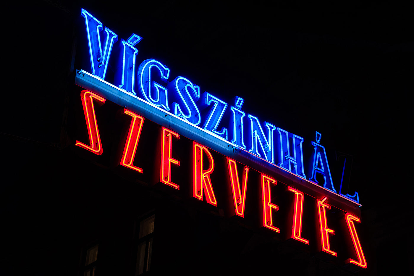 Vígszínház neonreklámja #6667
