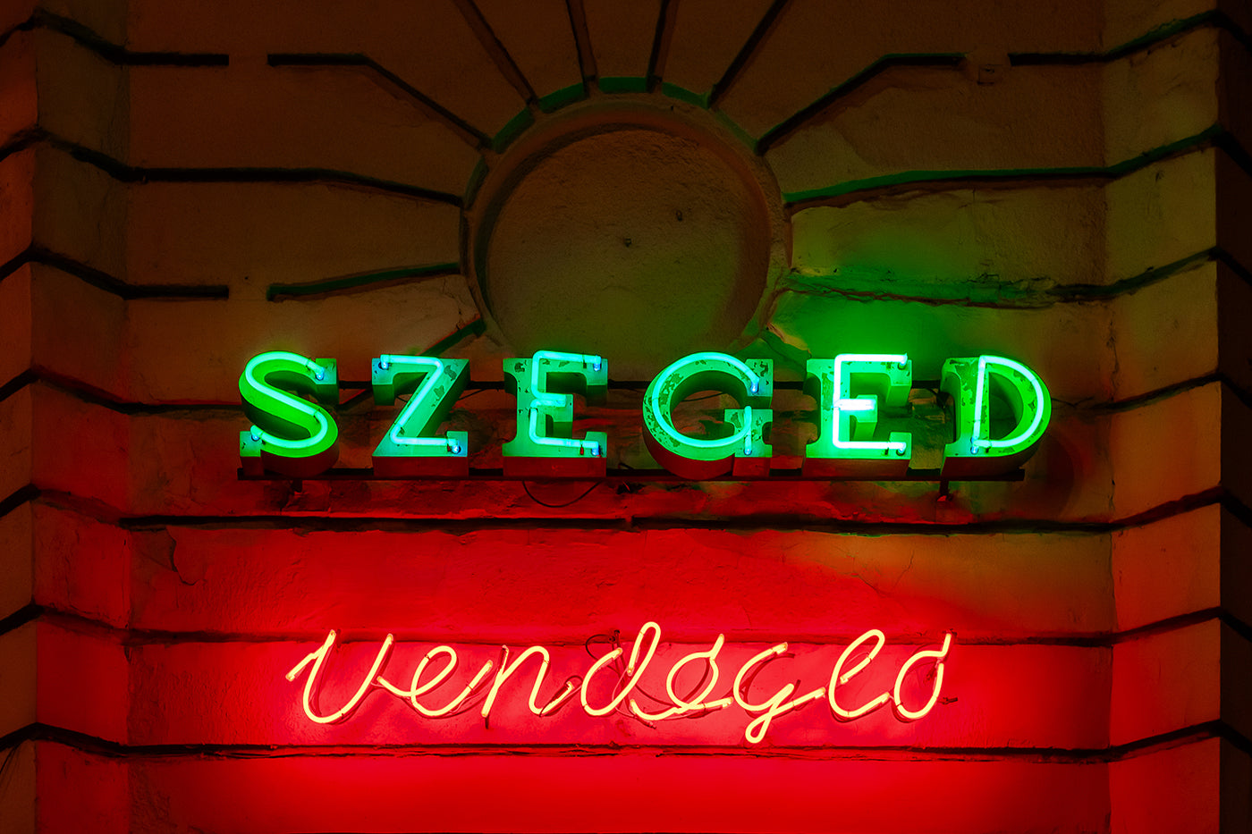 Szeged Vendéglő neonreklámja #6670