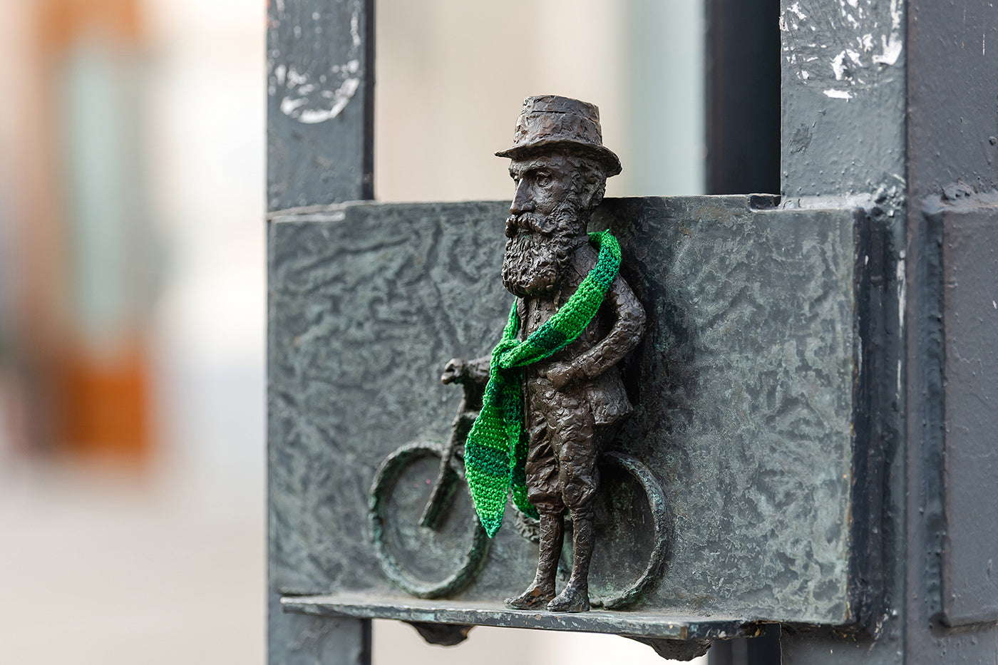 Mini statue of Tivadar Herzl at the Dohány Street synagogue #6822
