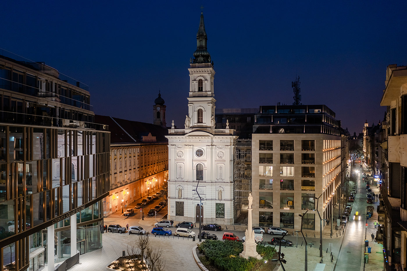 Servita Square at night #7247