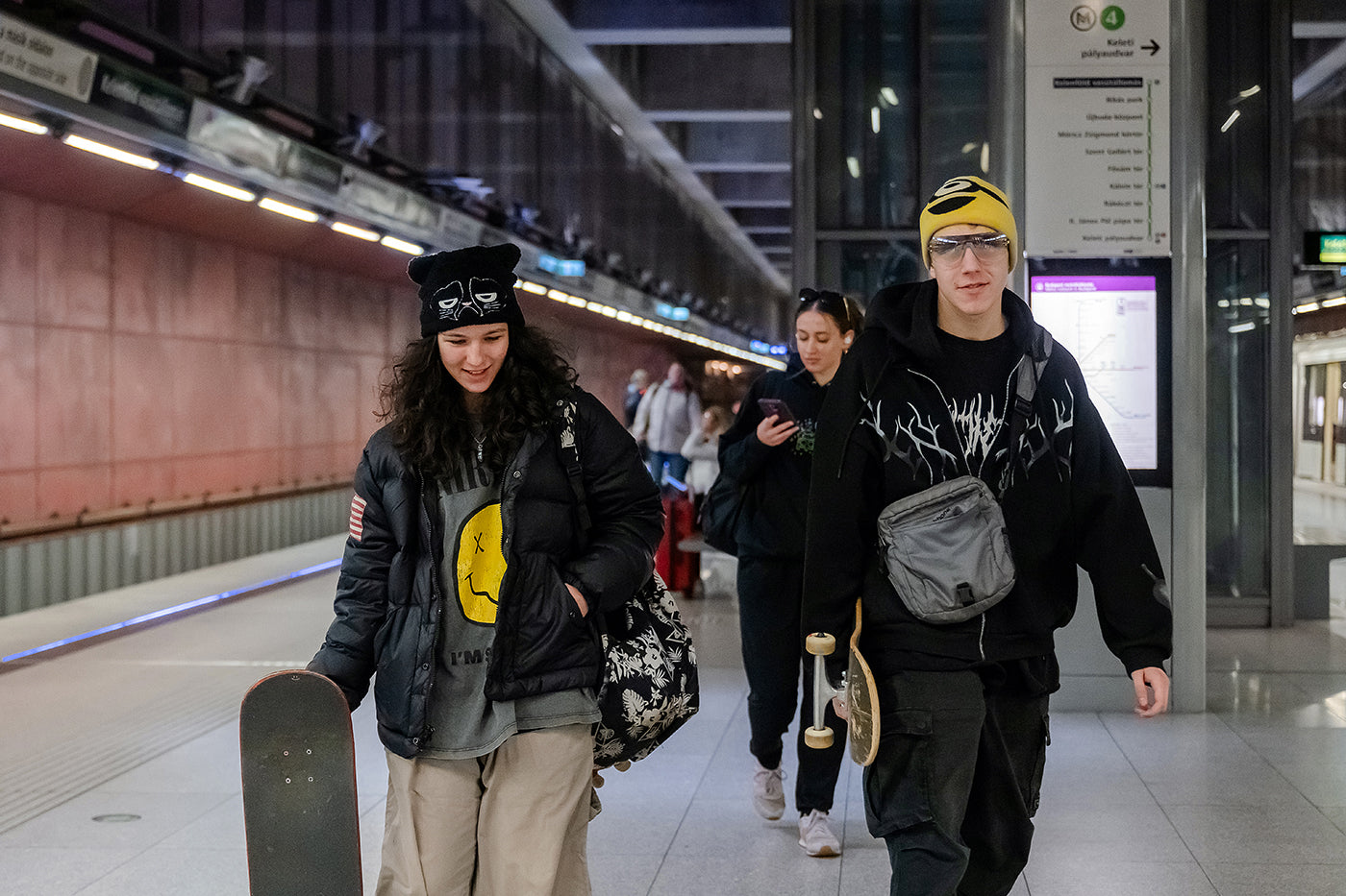 Life pictures from the 10-year-old metro line 4 #7475