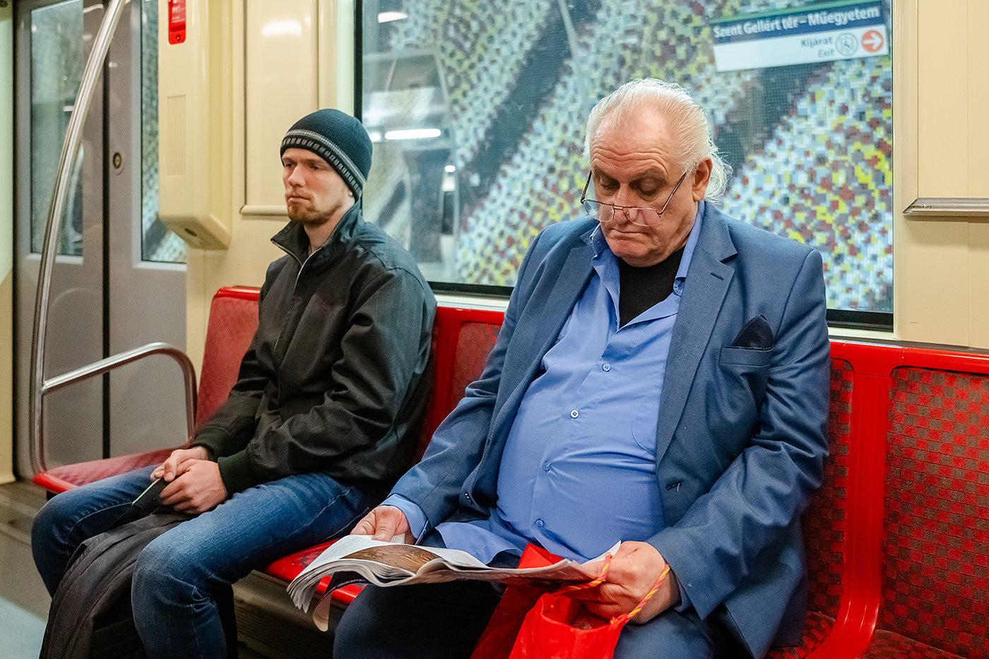 Life pictures from the 10-year-old metro line 4 #7480