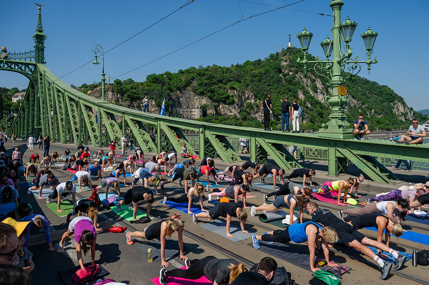 Jógázás a Szabadság hídon #7912