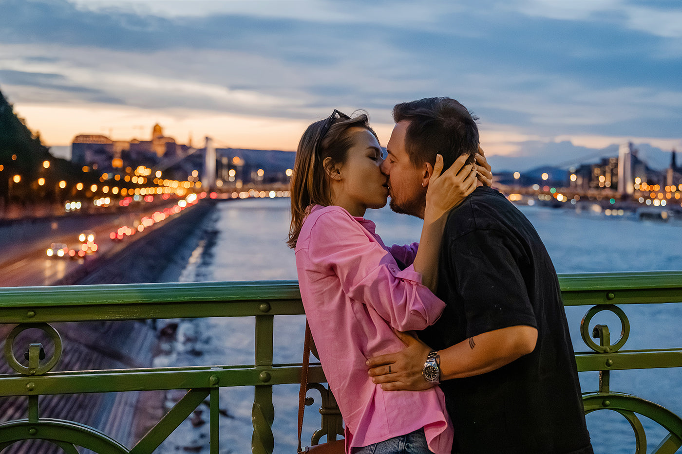 Couple in love on the Liberty Bridge #7948