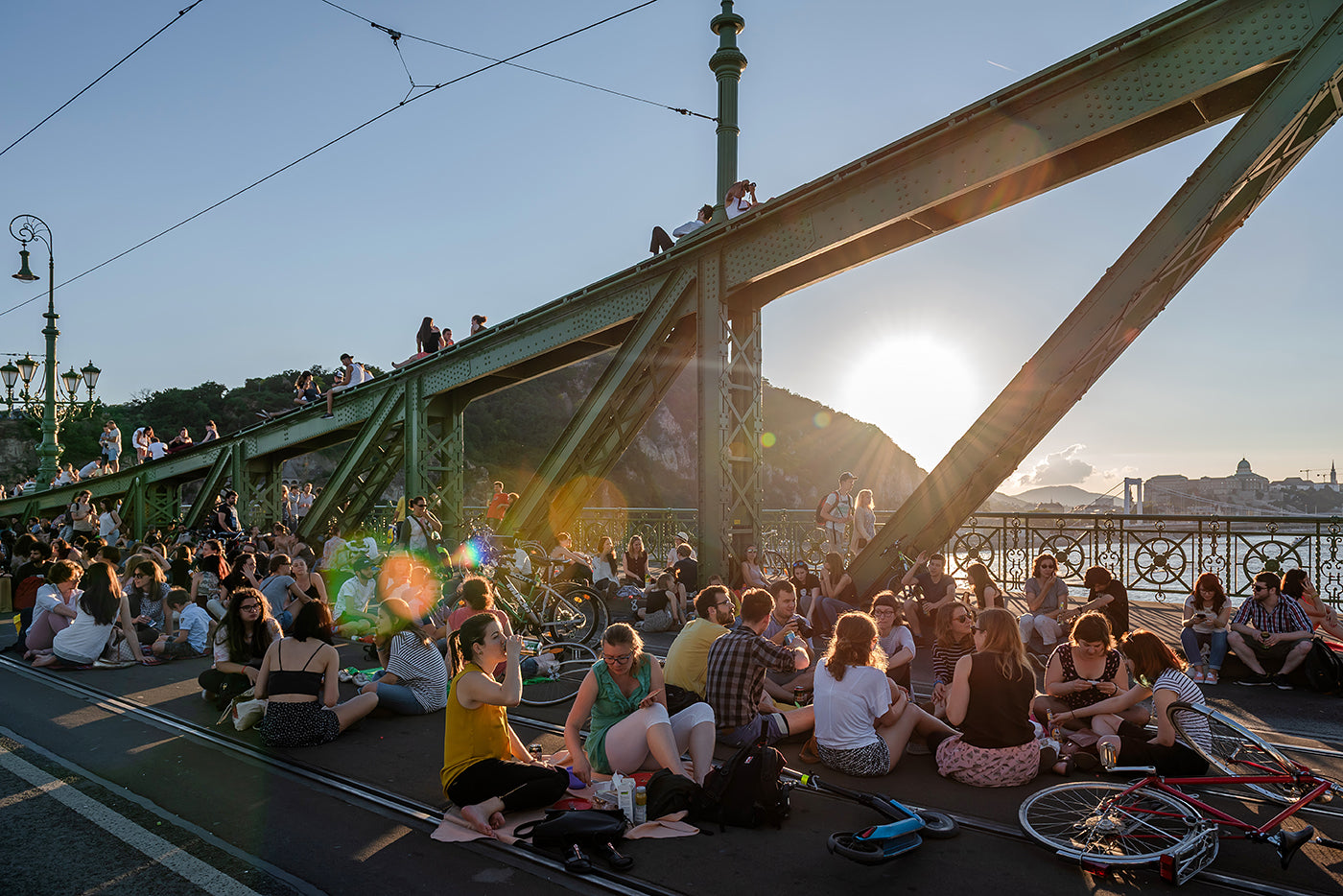 Picnic on Liberty Bridge #7962