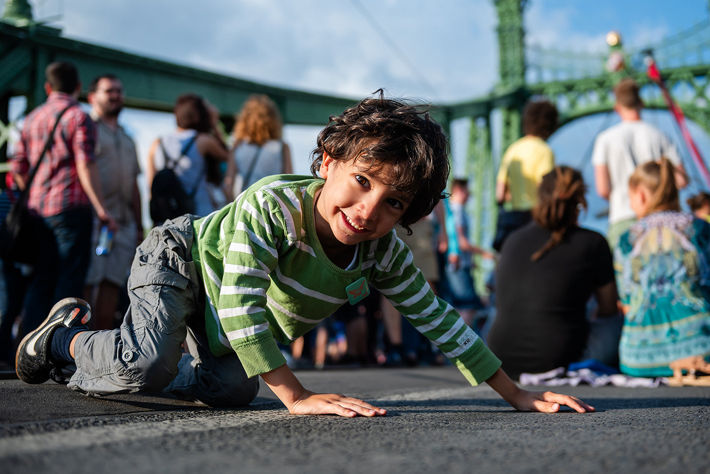 Picnic on Liberty Bridge #7972