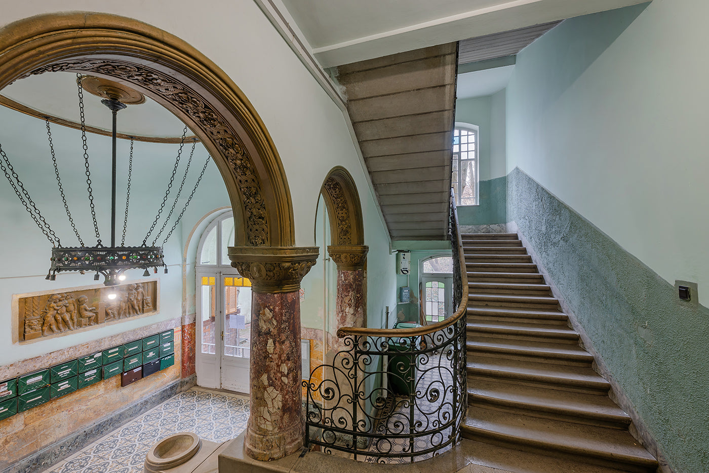 Staircase 1 of Móricz Zsigmond Circle #8084