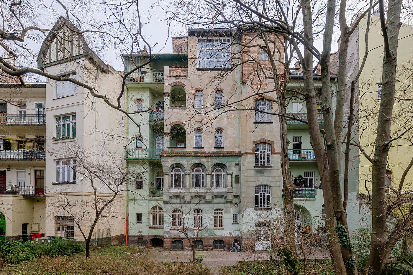 Móricz Zsigmond Circle 1. rear facade #8088