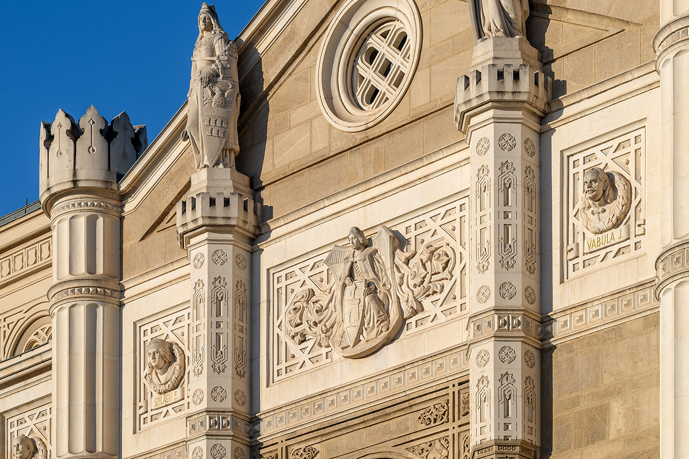Pesti Vigadó facade detail #8354