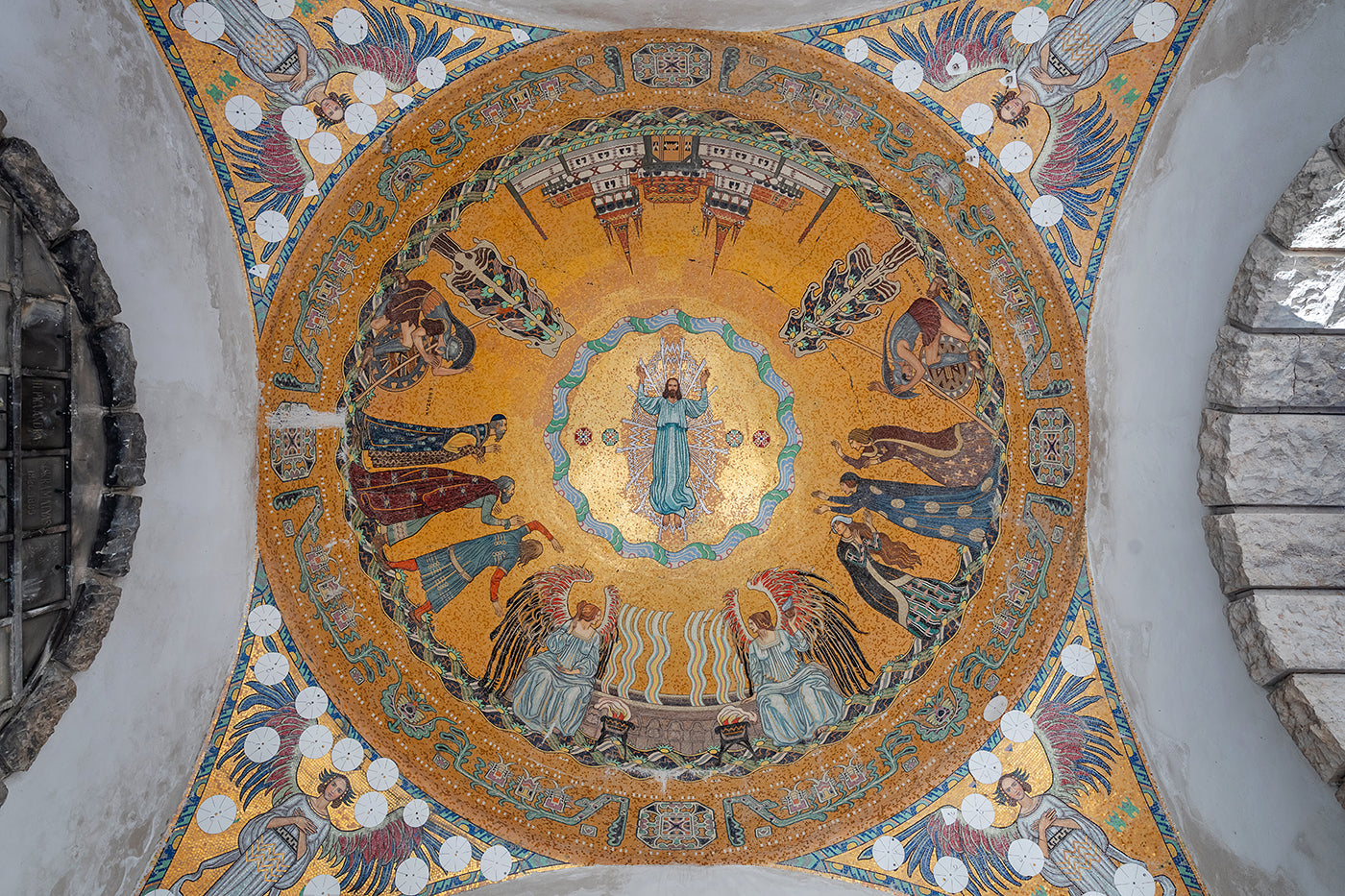 The dome of the arcade of the Fiumei Street cemetery #8452