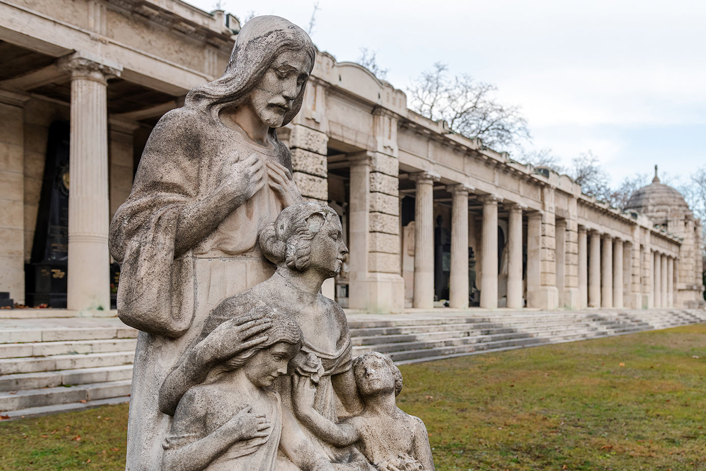 The arcade of the Fiumei Street cemetery #8459