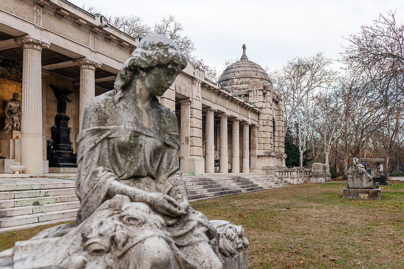 The arcade of the Fiumei Street cemetery #8460