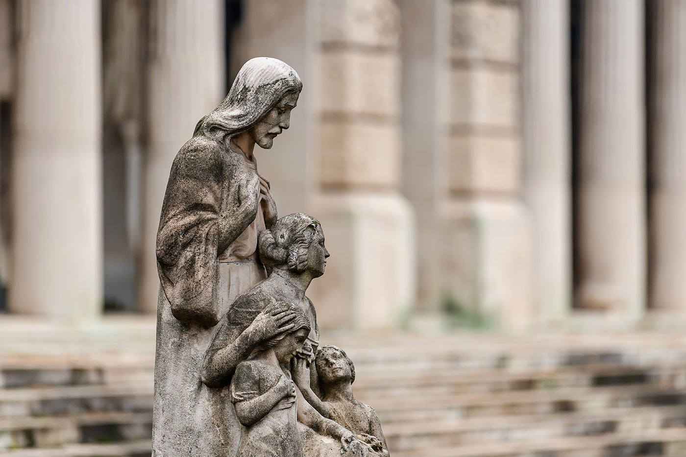 Statue in the Fiumei Street Cemetery #8466
