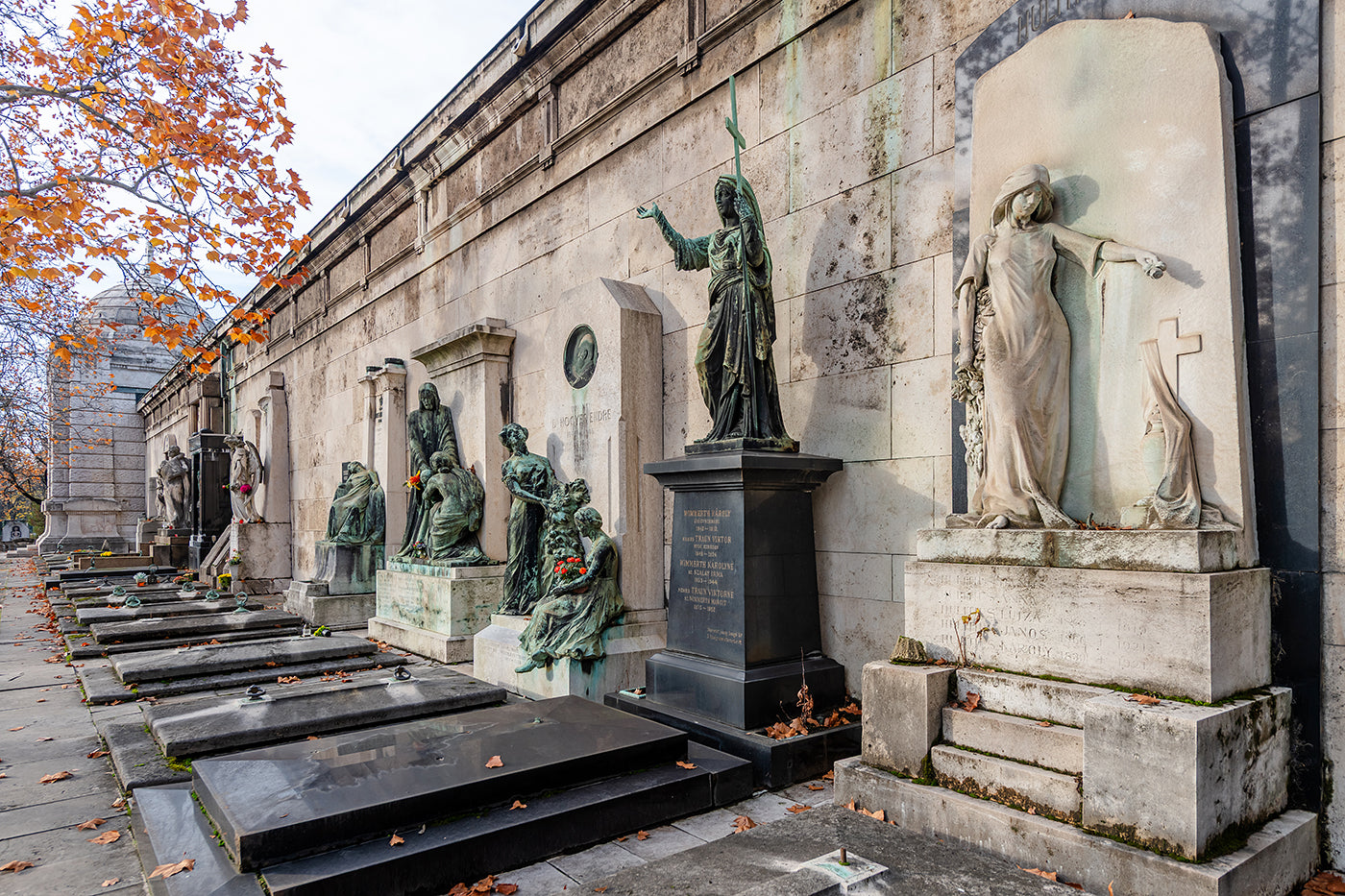 Graves in the Fiumei Street Cemetery #8478