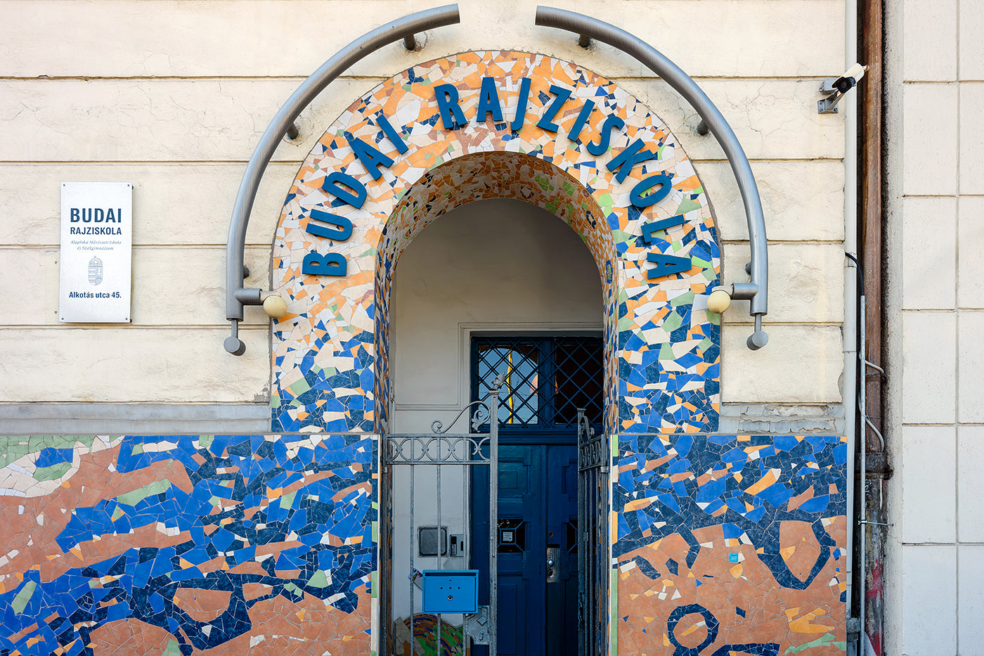 Gate of the Buda Drawing School on Alkotás Street #8548