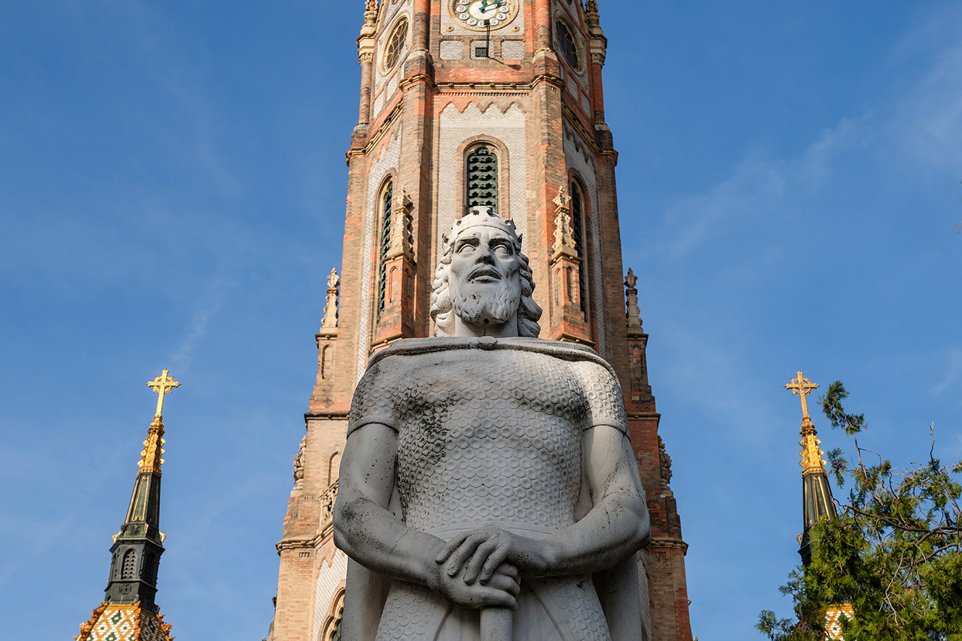 Statue of Saint Ladislaus with the Church of Saint Ladislaus #8756