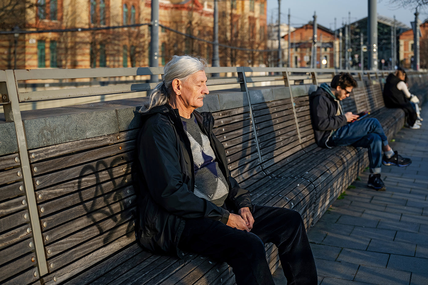 Sunbathing on Fővám Square #8864