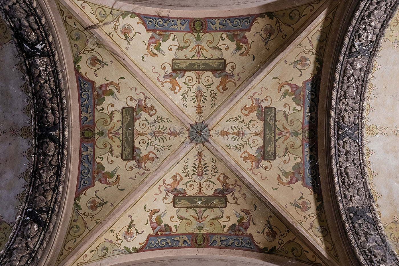 Ceiling of the 1st staircase of Bajnok Street #8948