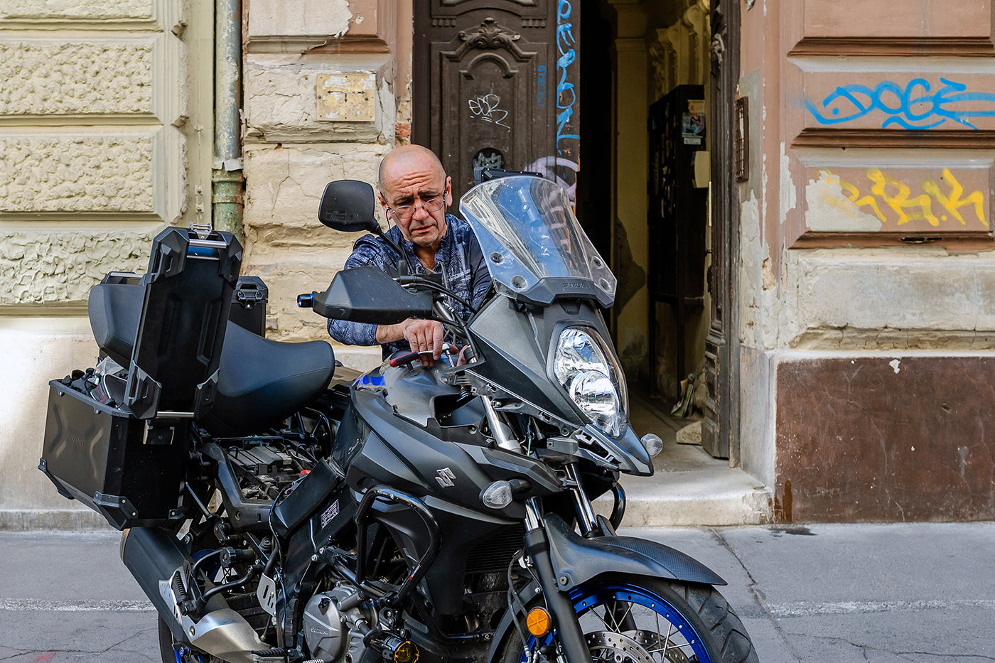Motorszerelés a Szív utcában #9026