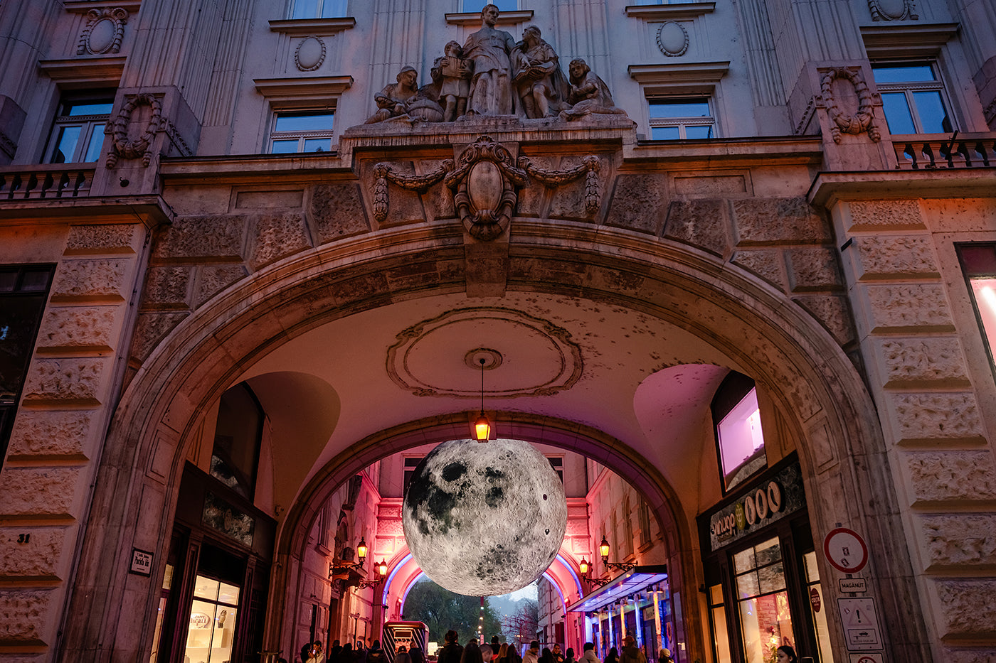 Moon installation during Piarist #9143