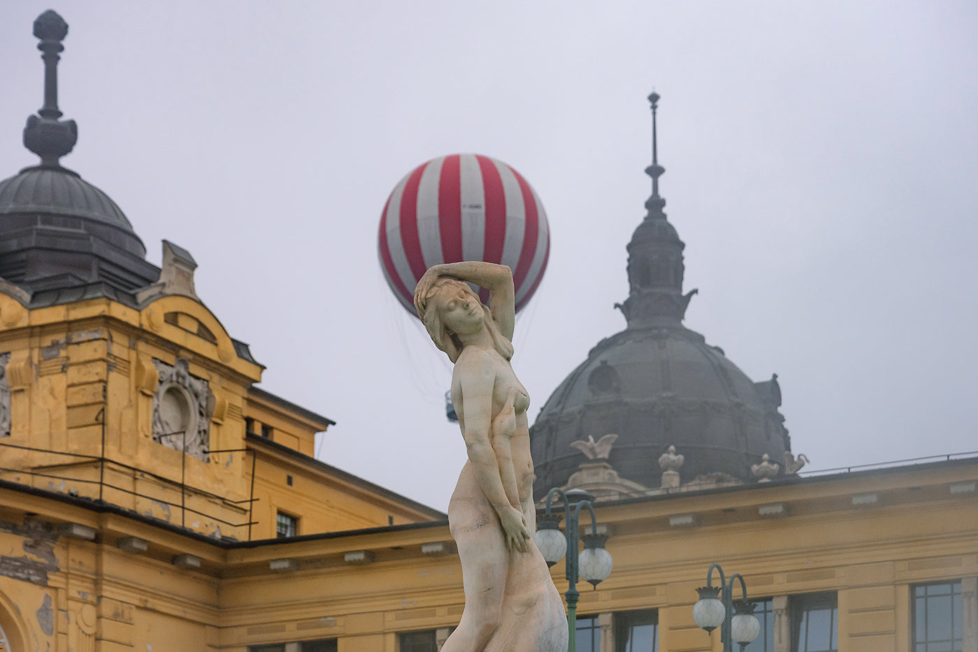 Hot air balloon over the Széchenyi Bath #9164