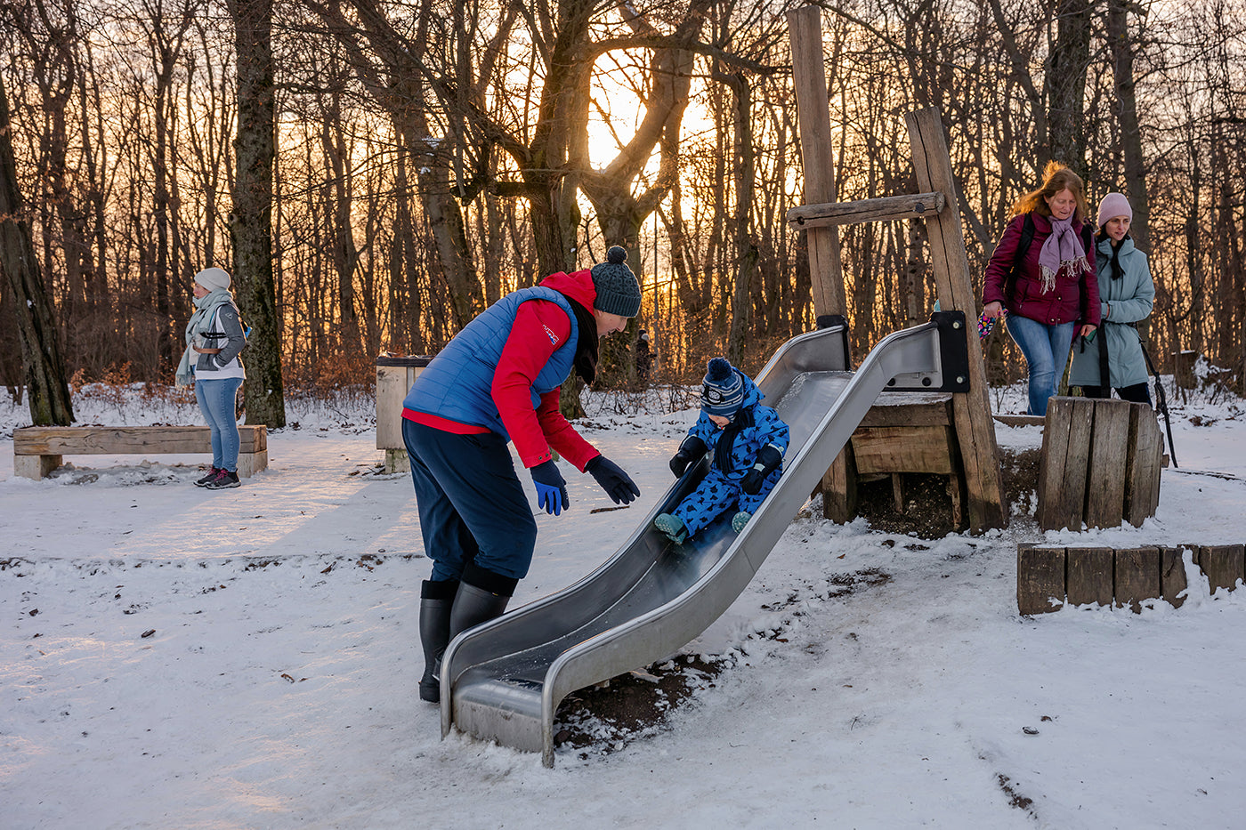 Sliding on the snowy Normafa #9215
